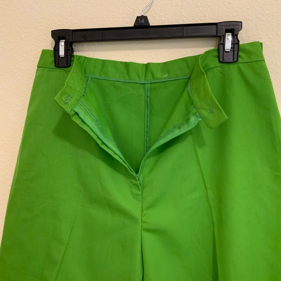 Vintage dead stock high waisted Kelly green shorts - Picture 3 of 7